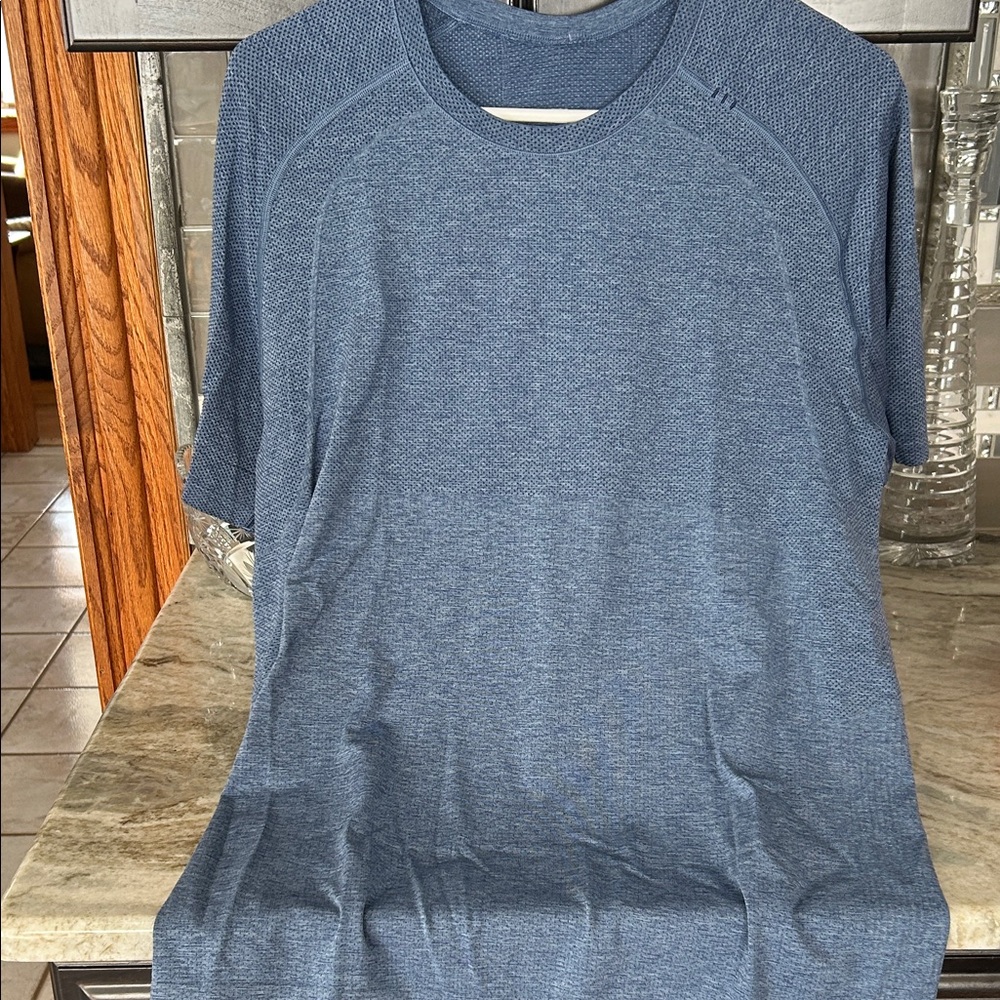 Lululemon athletica Mens  L  Metal Vent Tech  Athletic Running Workout gym YOGA
